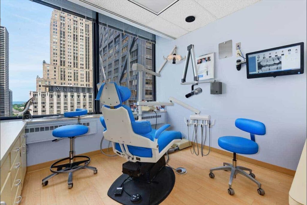 The examination room in Chicago Dental Solution's River North Dentist Office